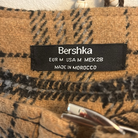 Warm plaid mini skirt - Picture 2 of 3